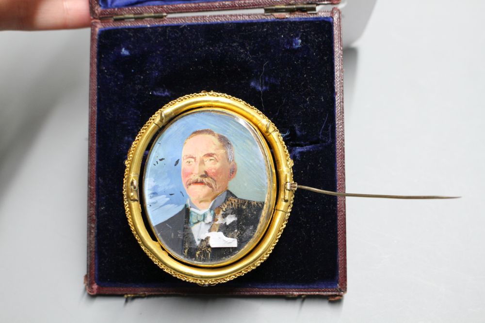 A Victorian yellow metal (tests as 15ct) mounted swivelling oval cameo brooch, carved with St George & the Dragon,